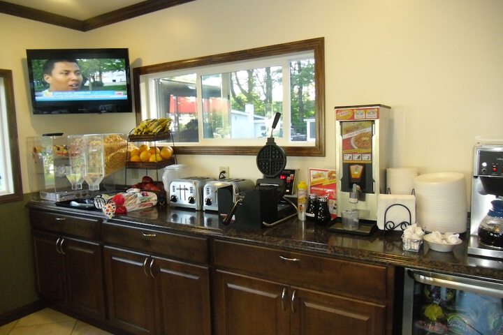 Breakfast/Coffee Service 18 of 19
