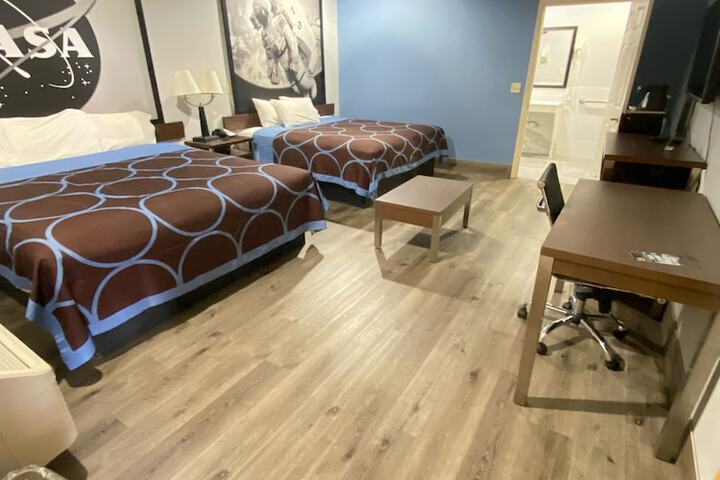 Room 6 of 31