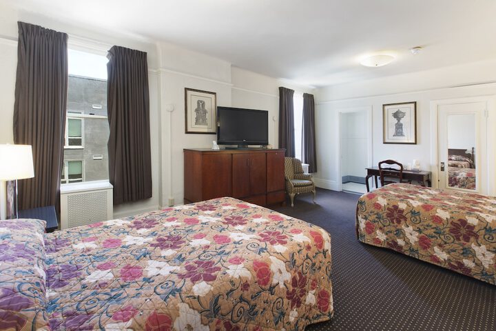Room 17 of 38