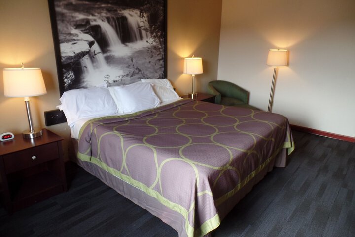 Super 8 by Wyndham Beaver Falls