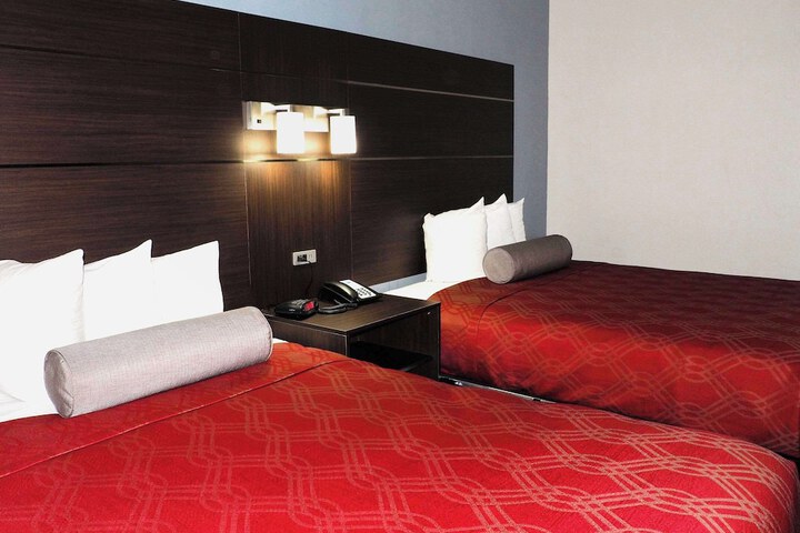 Room 33 of 47