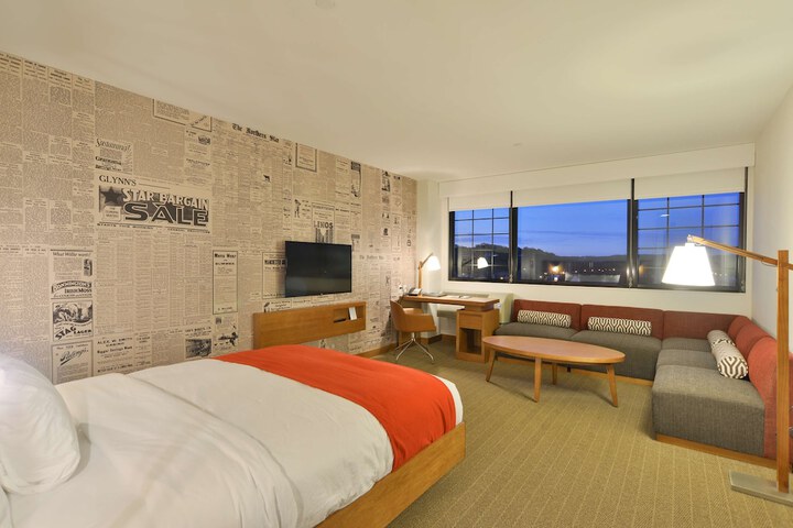 The Lismore Eau Claire - a DoubleTree by Hilton