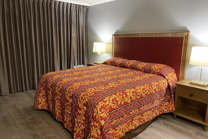Room 12 of 16