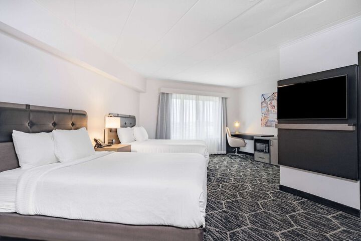 Room 32 of 41