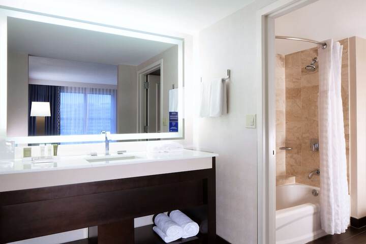 Room 35 of 103