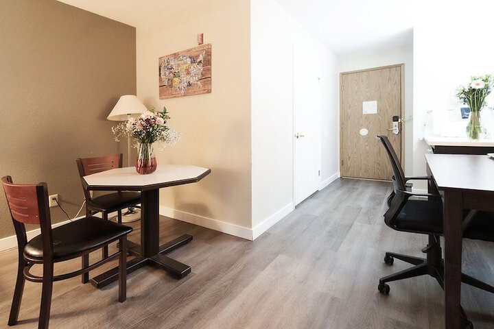 Room 8 of 30