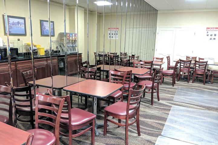 Dining 14 of 21