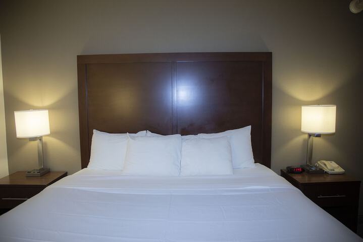 Ardmore Inn & Suites