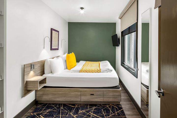 Room 75 of 158