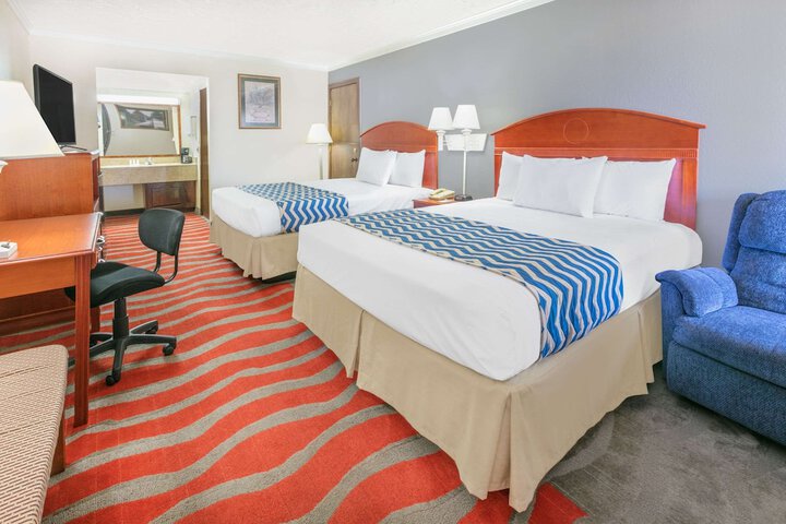 Room 10 of 14