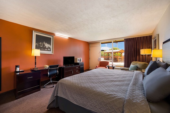 Travelodge by Wyndham Oakley