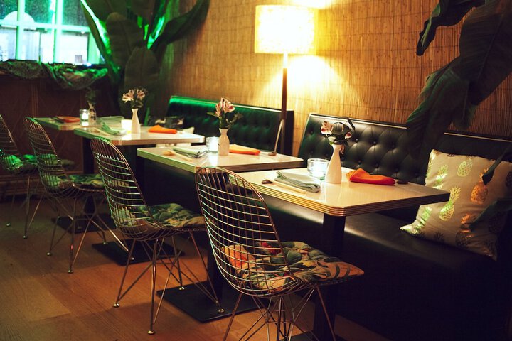 Dining 33 of 44