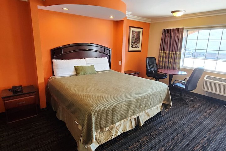 Room 10 of 14