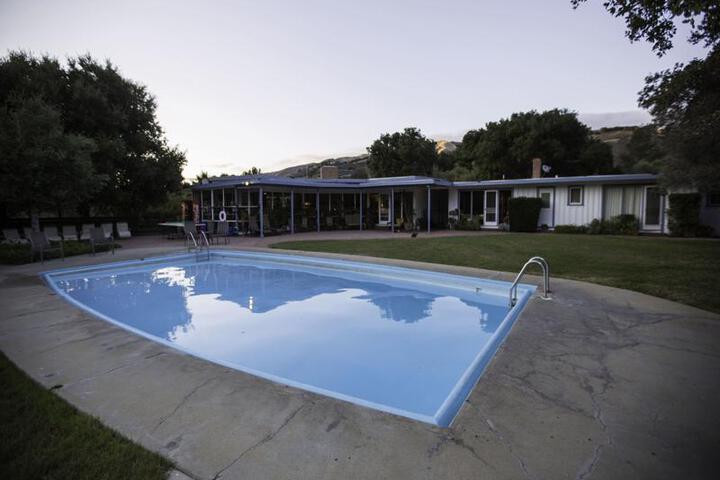 BLUE SKY LODGE