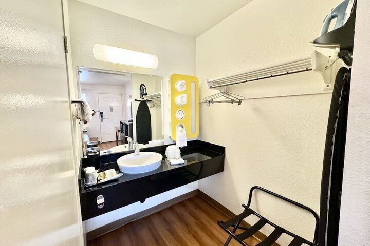 Studio 6 Suites – Bellflower Ca - Los Angeles
