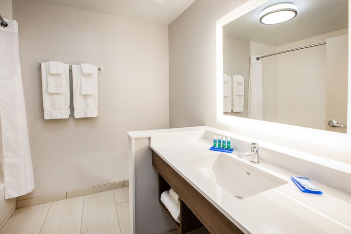 Holiday Inn Express Pittsburgh-Bridgeville by IHG