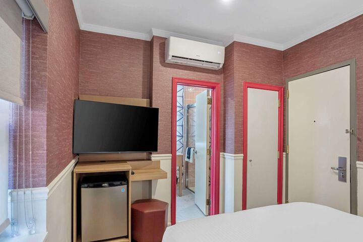 Room 14 of 84