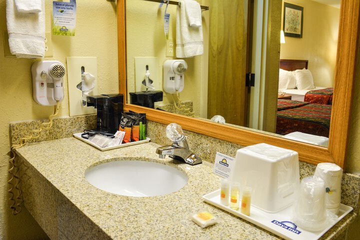 Days Inn by Wyndham Easley / Greenville/Clemson Area
