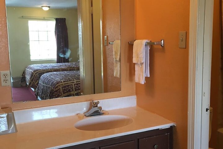 Regency Inn & Suites