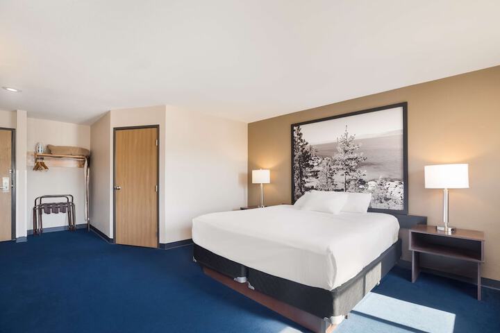 Room 33 of 38