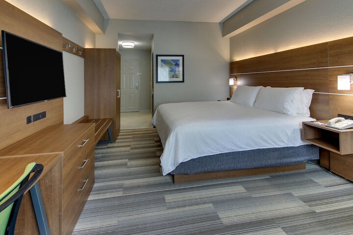 Room 27 of 94