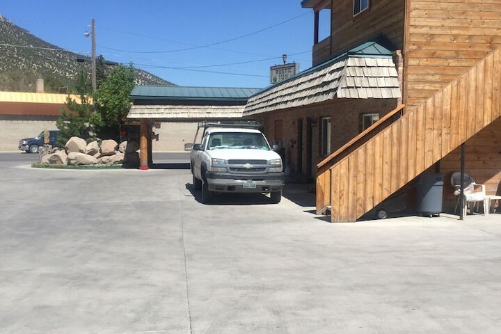 Rustic Inn Motel
