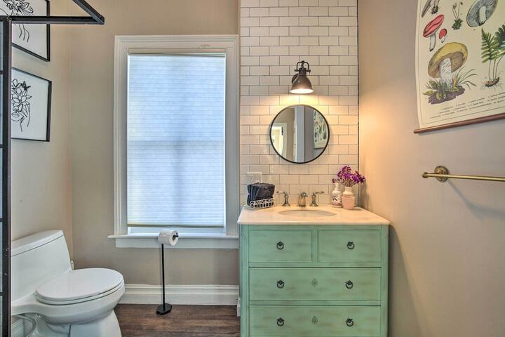 Walk to Downtown: Pet-friendly Millerton Home!