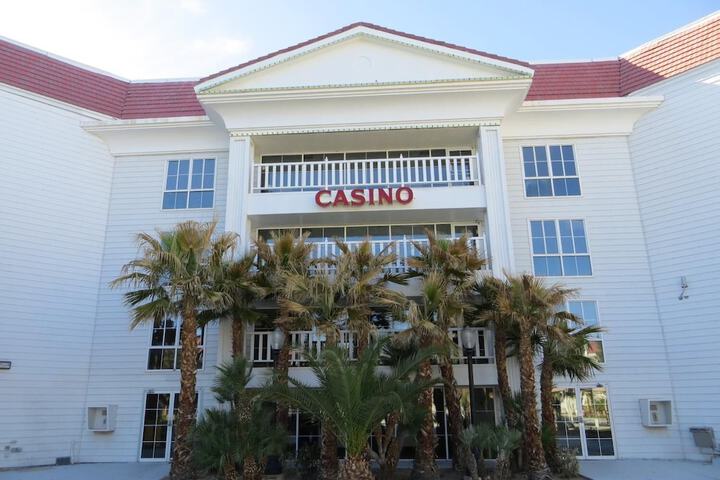 Hotel 7 of 52
