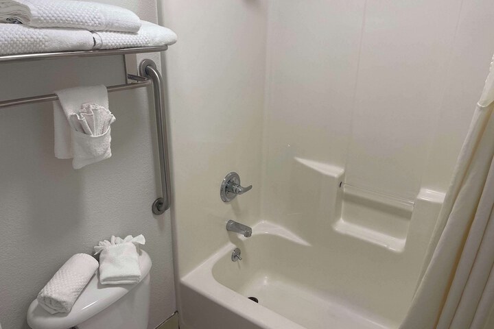 Room 14 of 23