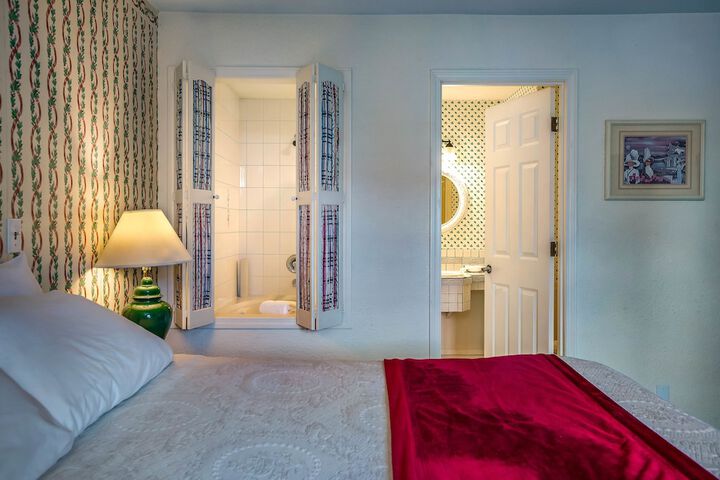 Room 32 of 52