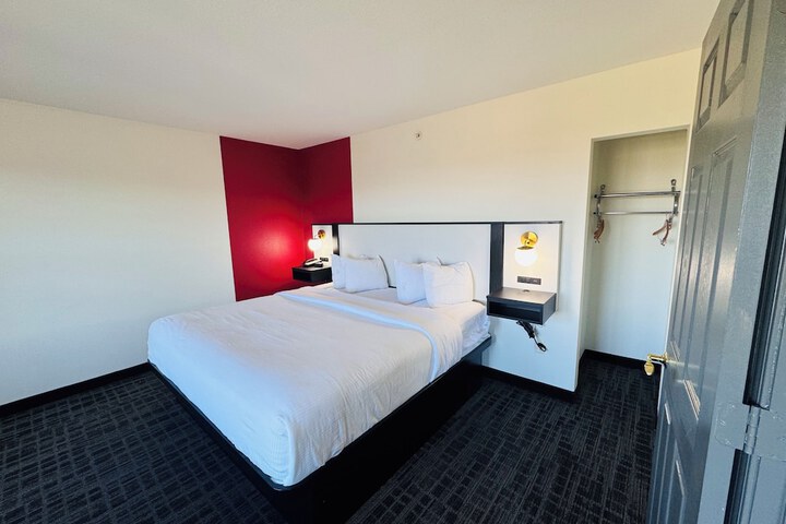 Room 11 of 27