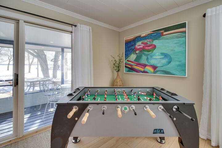 Home Rental on Detroit Lake: Dock Game Room!