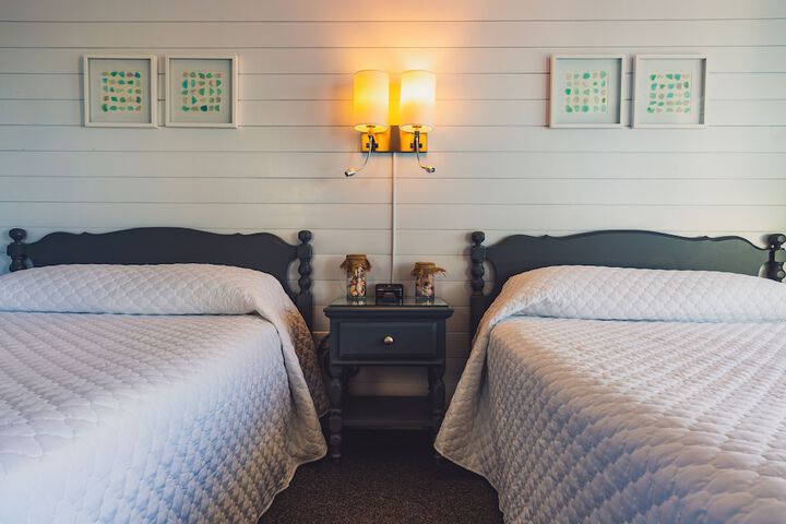 Bearskin Neck Motor Lodge