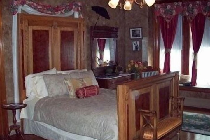 Room 28 of 87