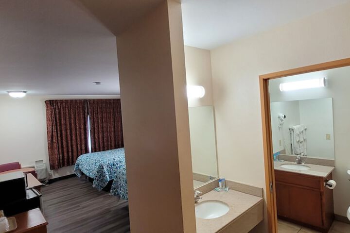 Room 32 of 53
