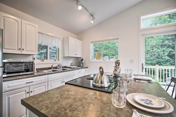 Airy & Bright Hideaway Near Smugglers Notch!