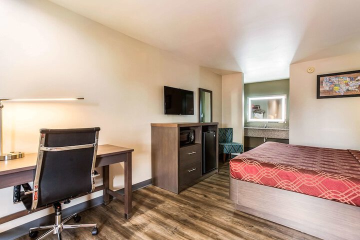 Room 15 of 36
