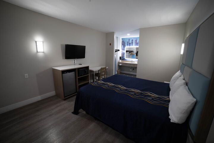 Room 30 of 67