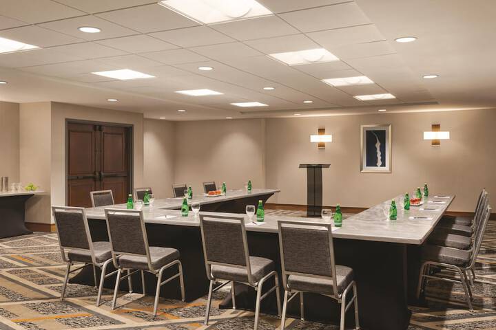 Hilton Knoxville Airport