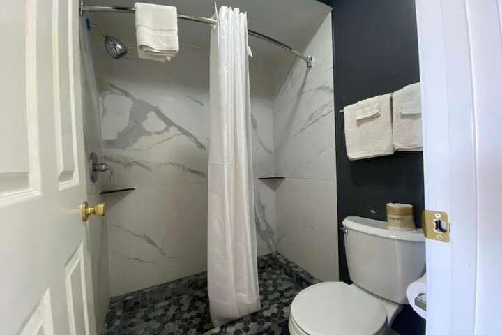 Room 14 of 33