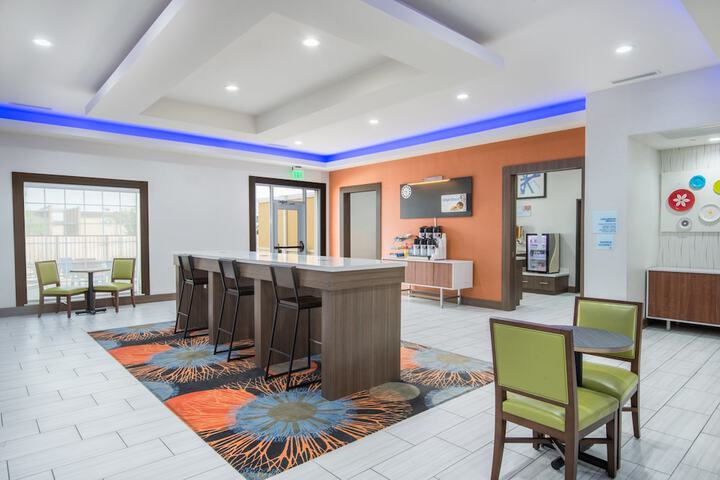 Holiday Inn Express & Suites Stillwater - University Area by IHG