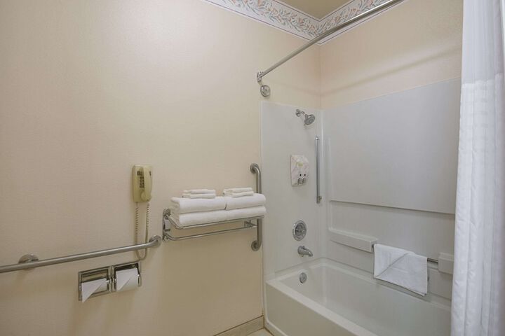 Room 22 of 35