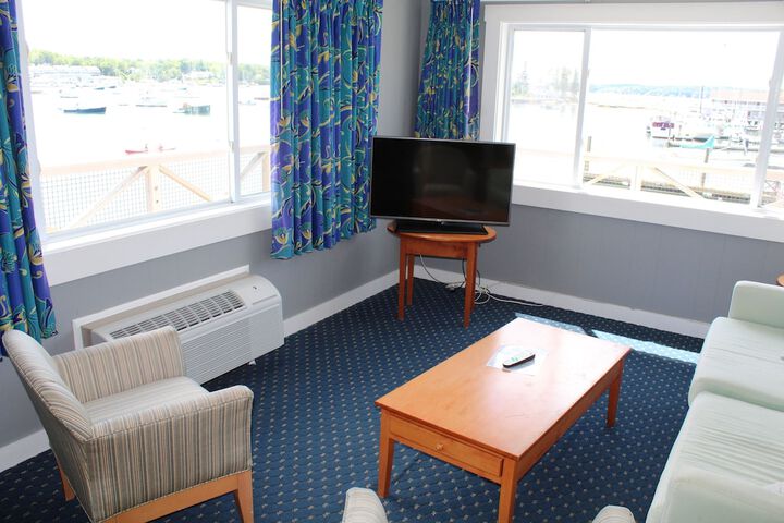 Room 210 of 247