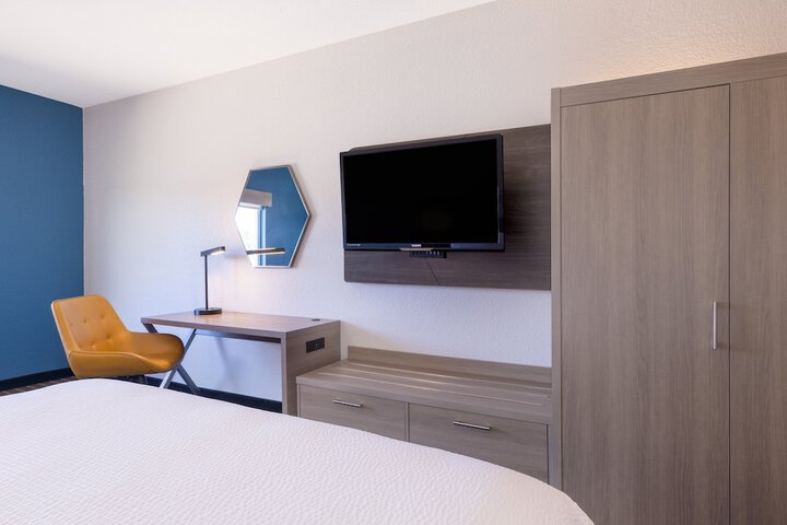 Holiday Inn Express Hotel & Suites Pittsburg by IHG