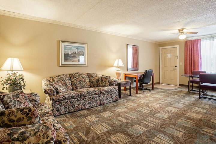 Room 13 of 27