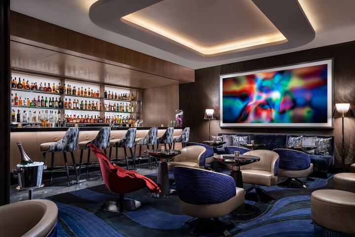 Lounge 95 of 129