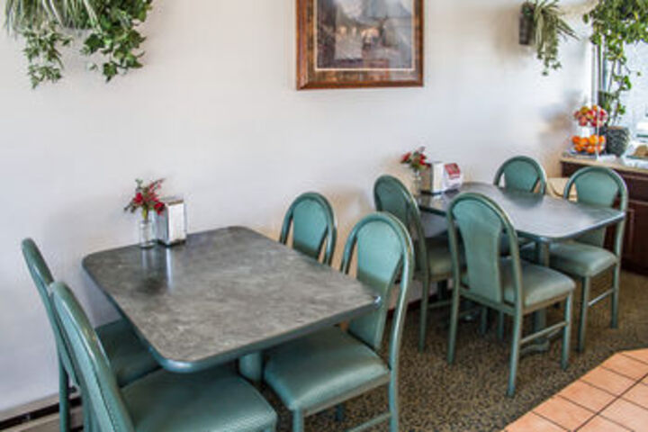 Rodeway Inn & Suites