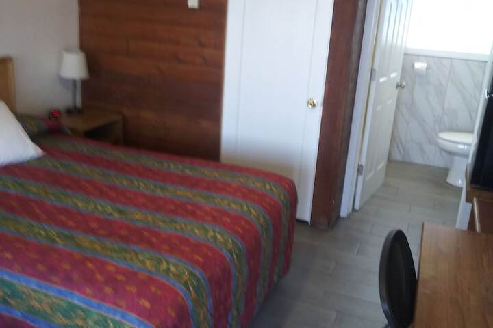 Room 4 of 9