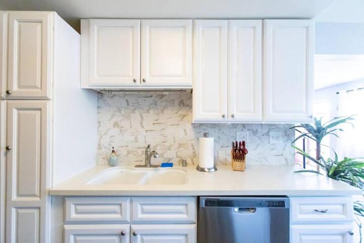 Cali Condo+BBQ+MemoryFoamBeds+12min to Beach