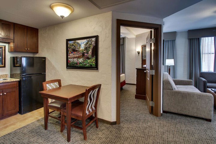 Room 40 of 168